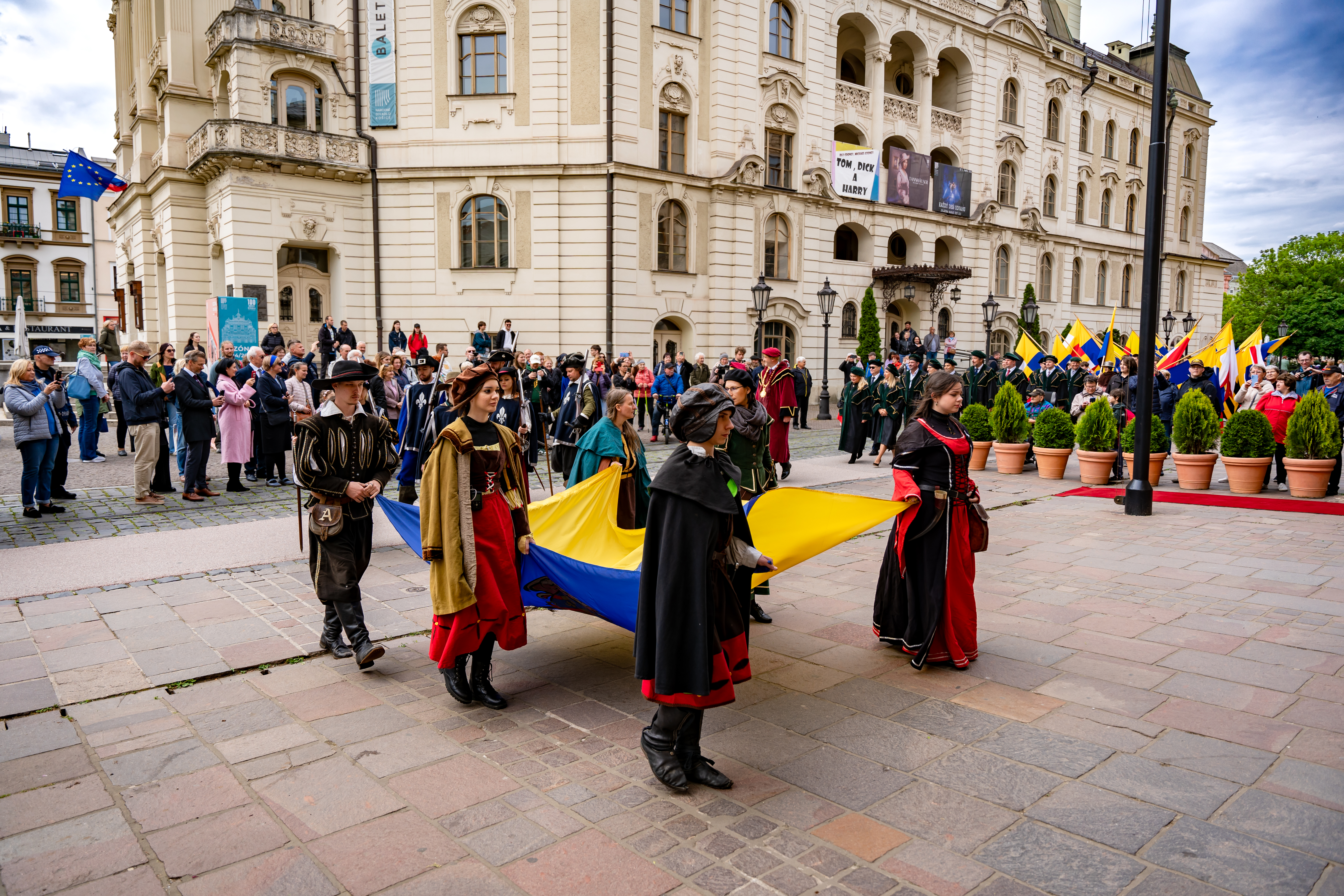 Slavnostny sprievod rytierov Hlavnou ulicou-47
